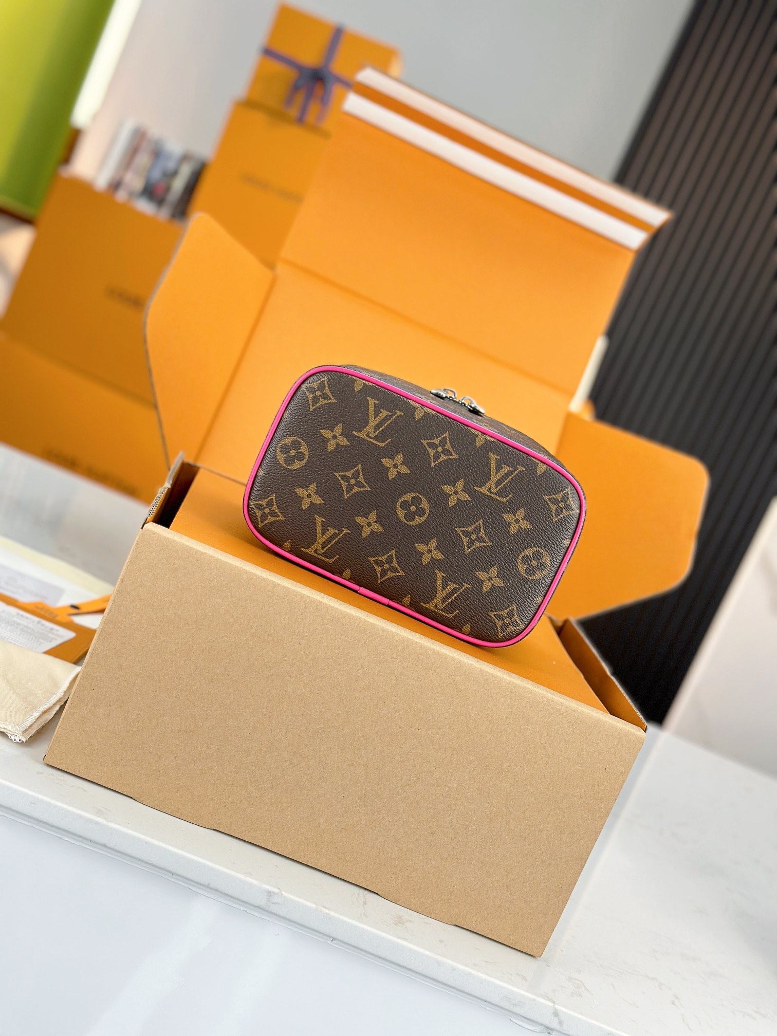 l0vis Vvtt0n nice cosmetic bag-13.5 x 12 x 20cm