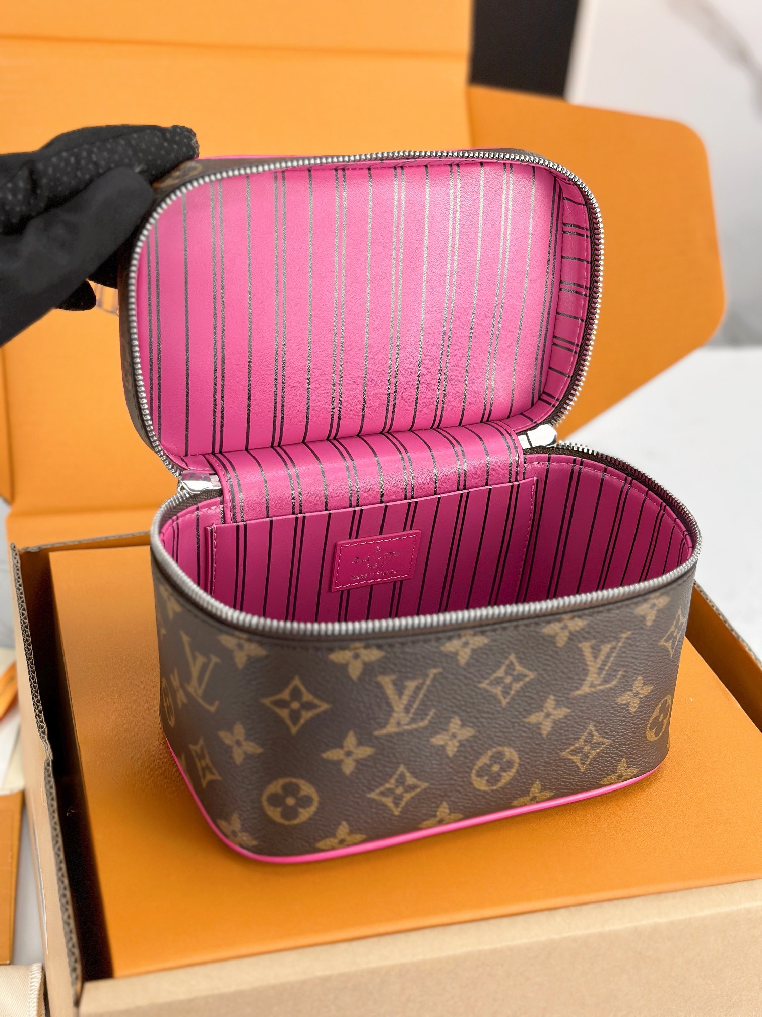 l0vis Vvtt0n nice cosmetic bag-13.5 x 12 x 20cm