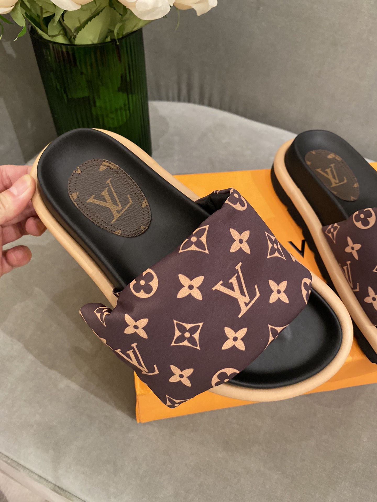 l0*is V*t0n sandals