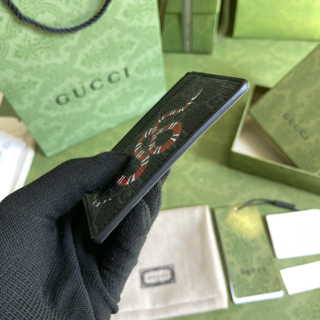 G*u*i wallet-10*7.5cm