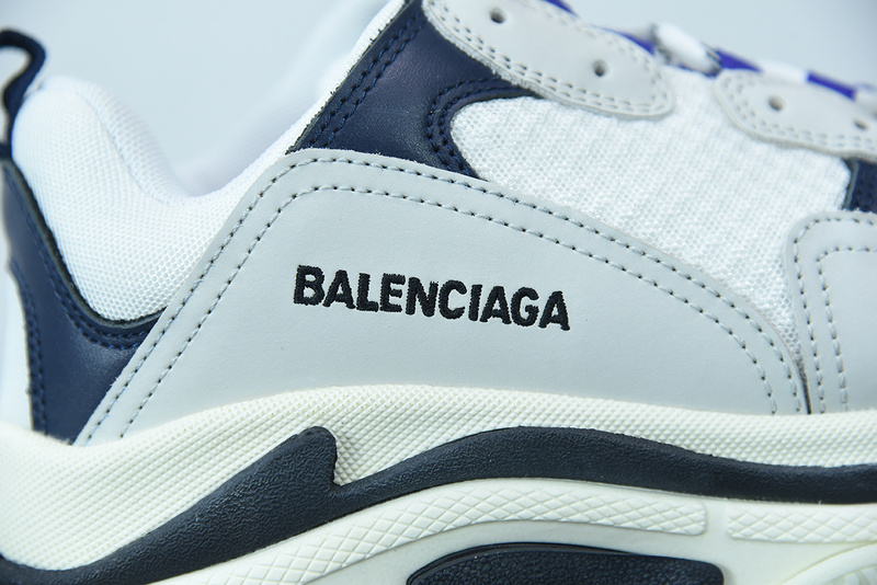 Ba*len*cia*ga triple s