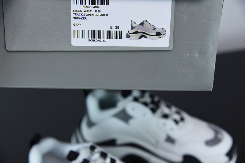 Ba*len*cia*ga triple s
