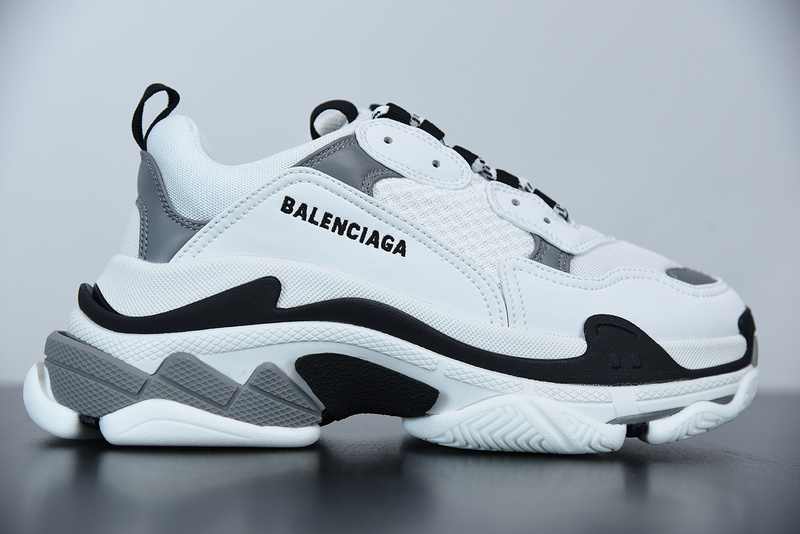 Ba*len*cia*ga triple s