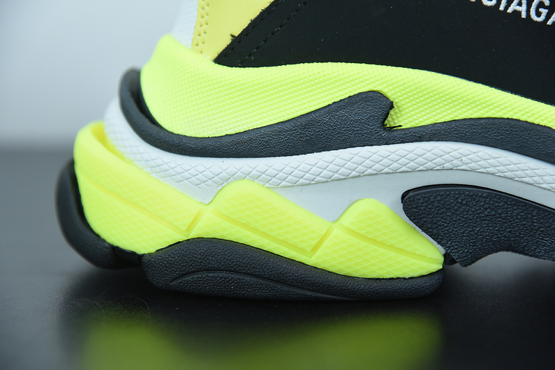 Ba*len*cia*ga triple s
