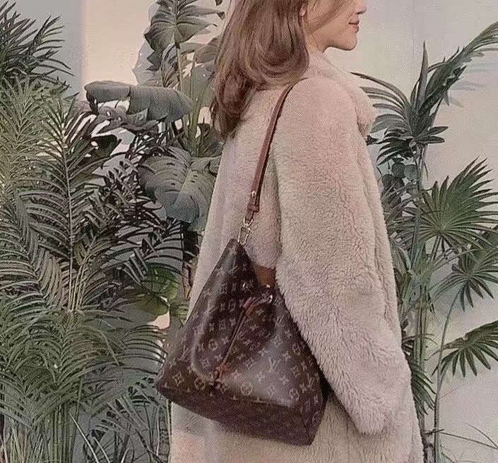 l0*is V*t0n néonoé bucket bag -26x22x27cm