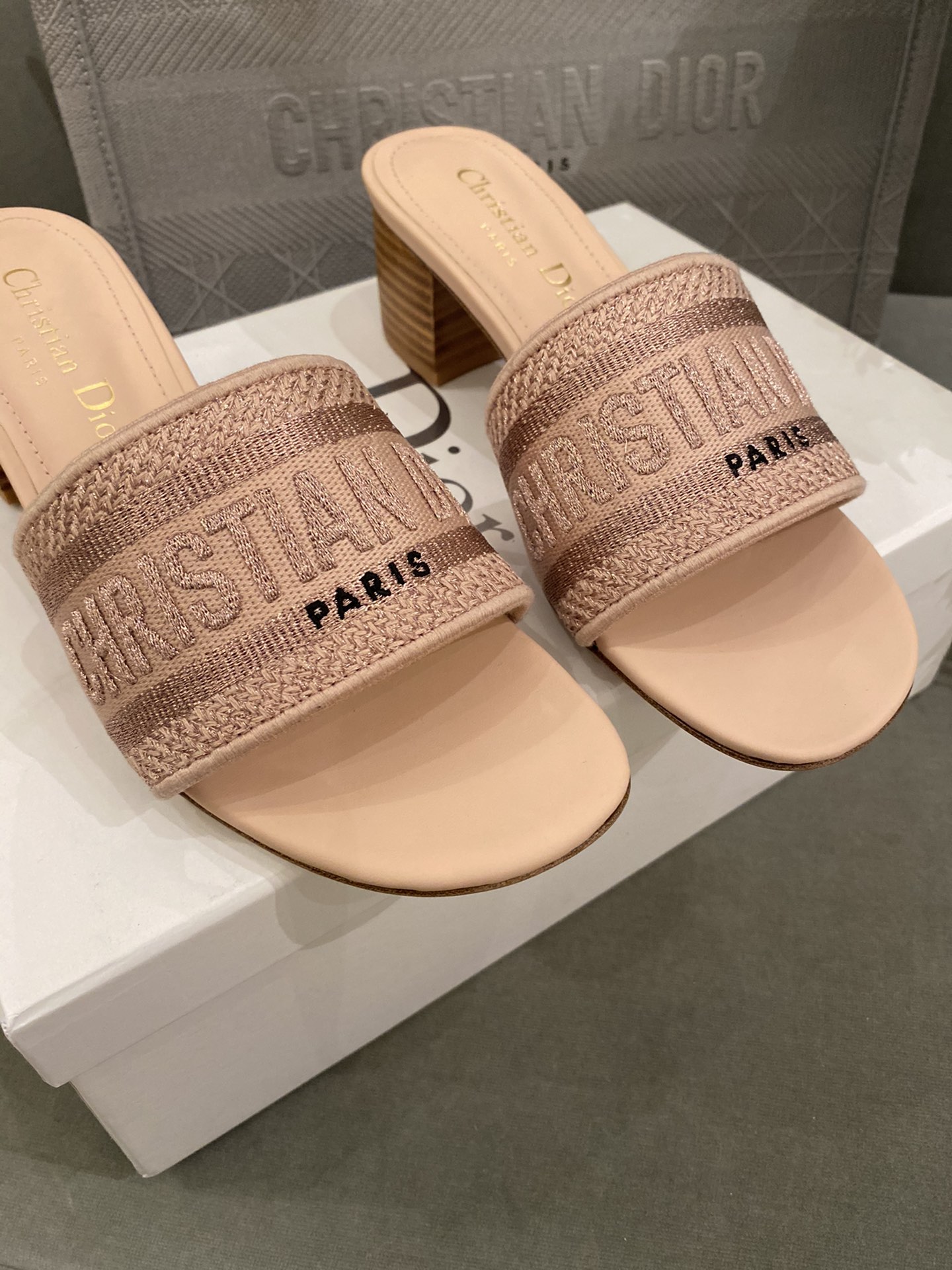 D*or slippers