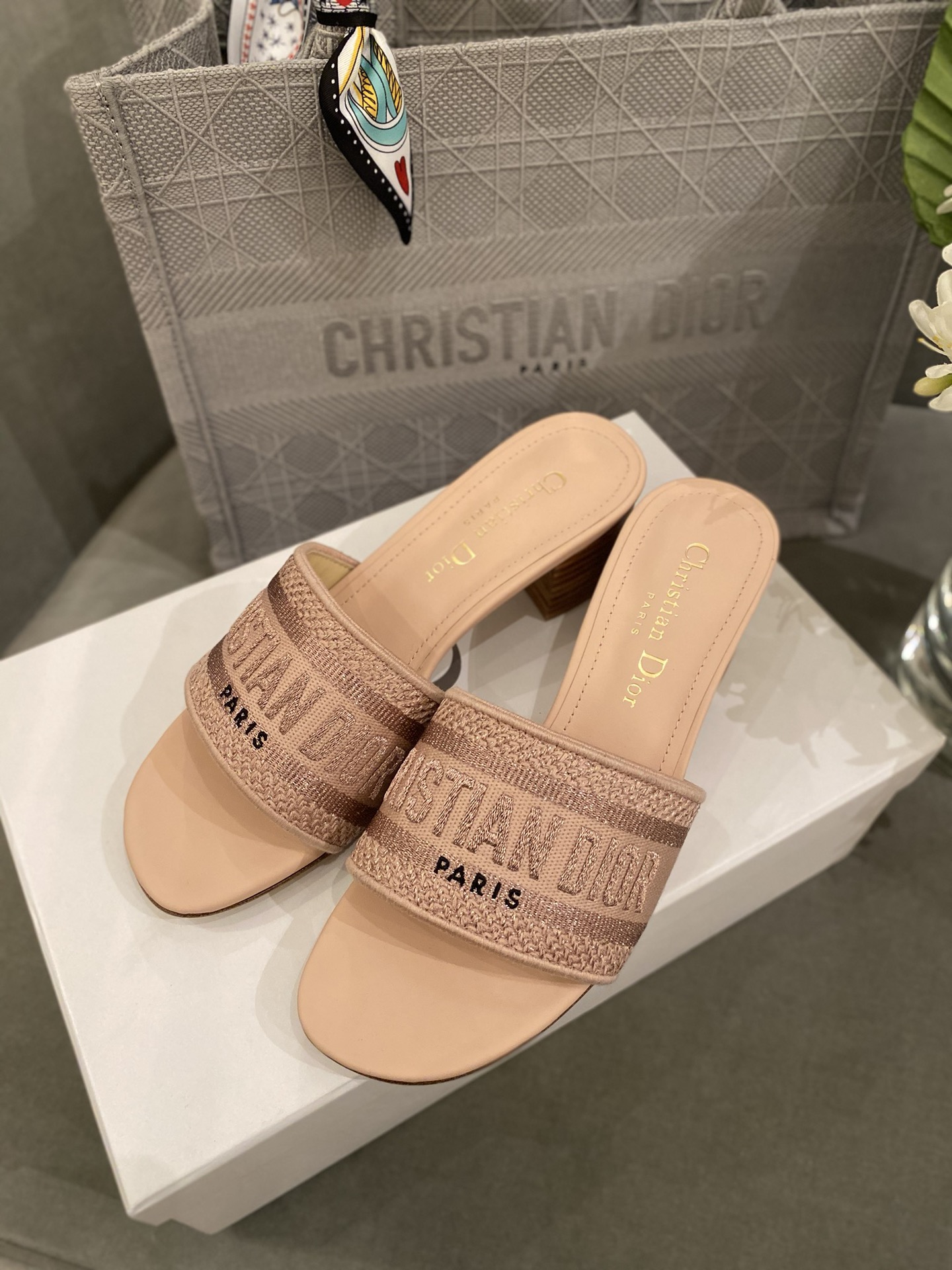 D*or slippers