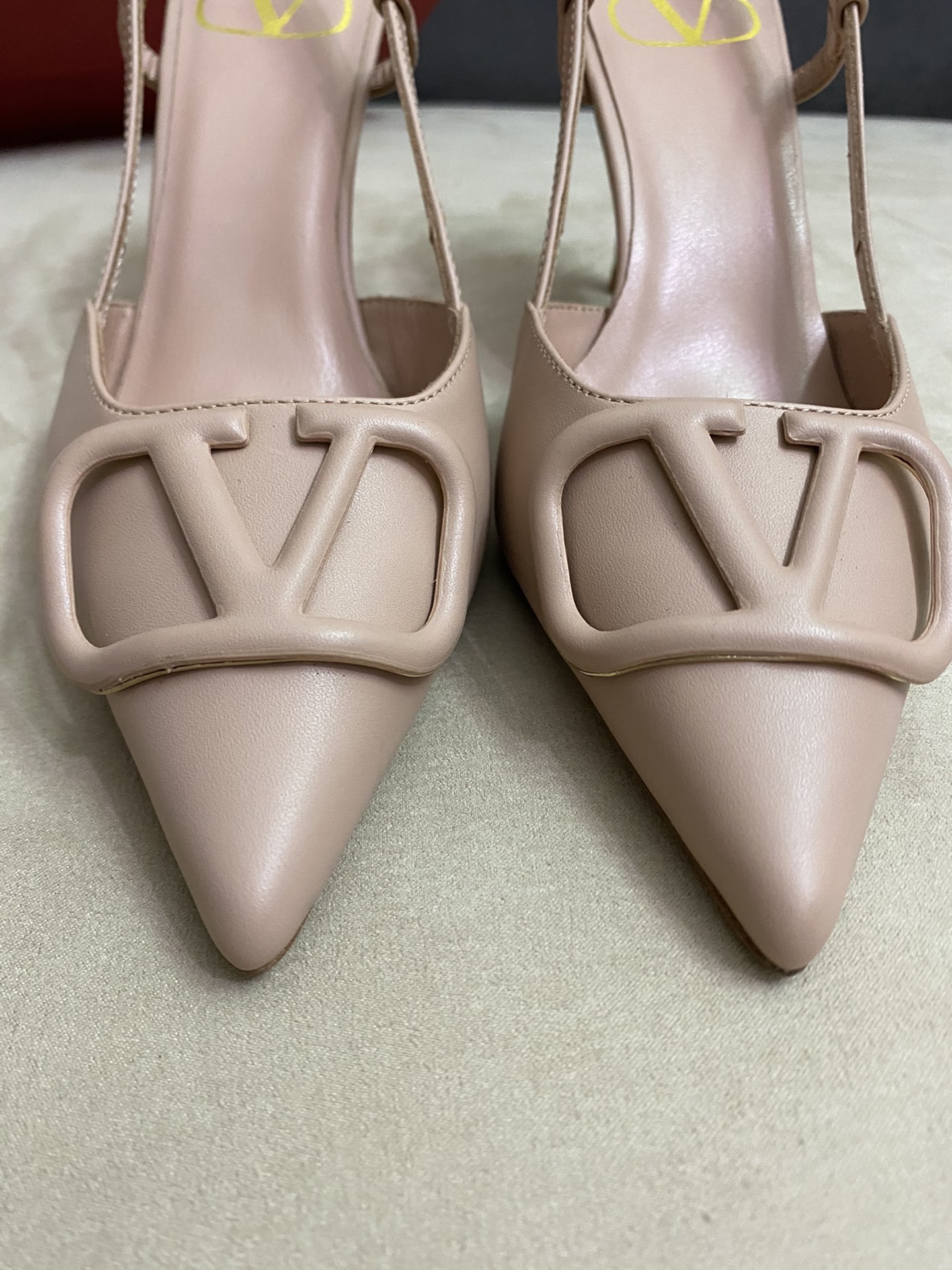Va1e*ntin0 heels