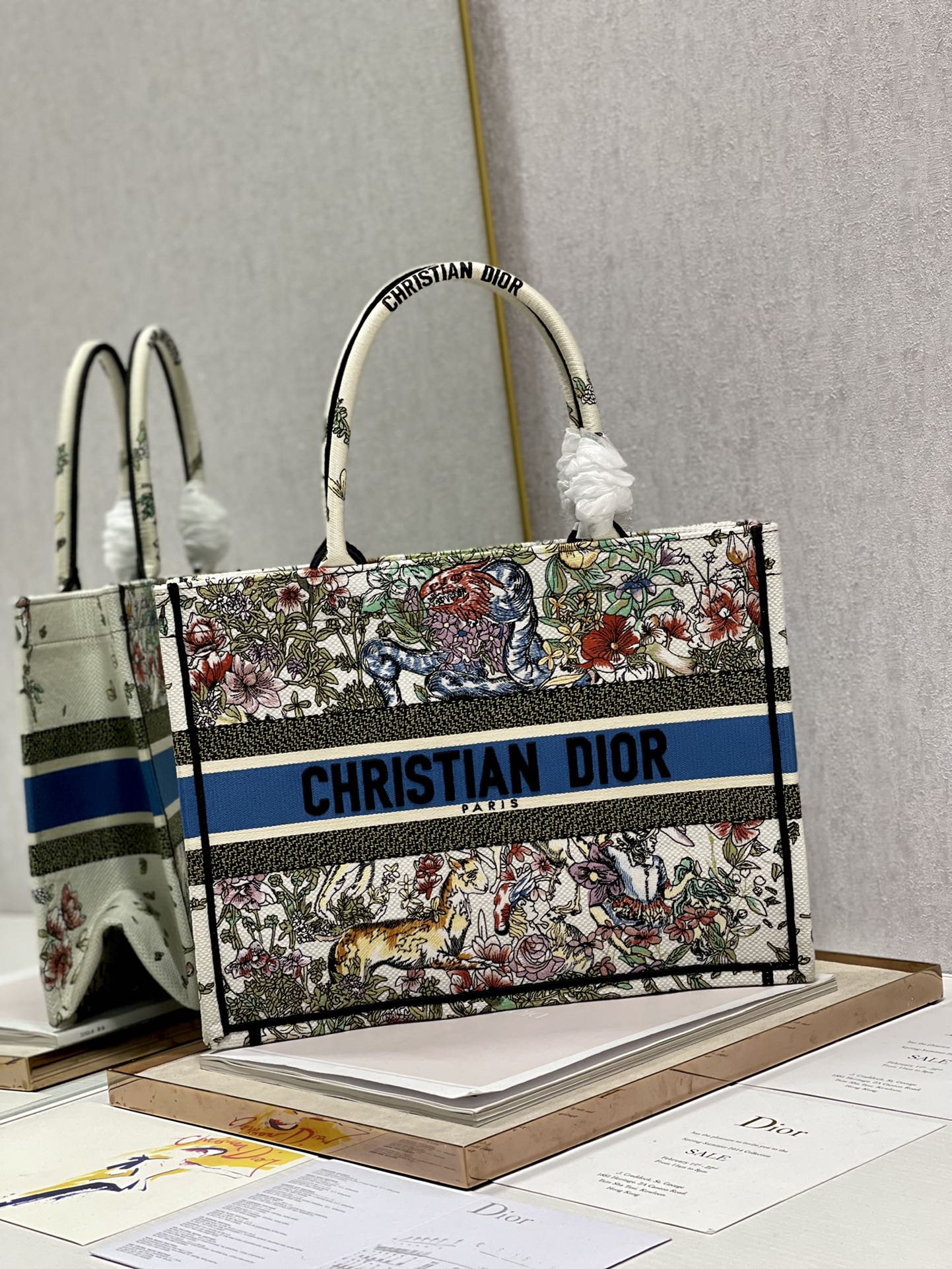D*or book tote