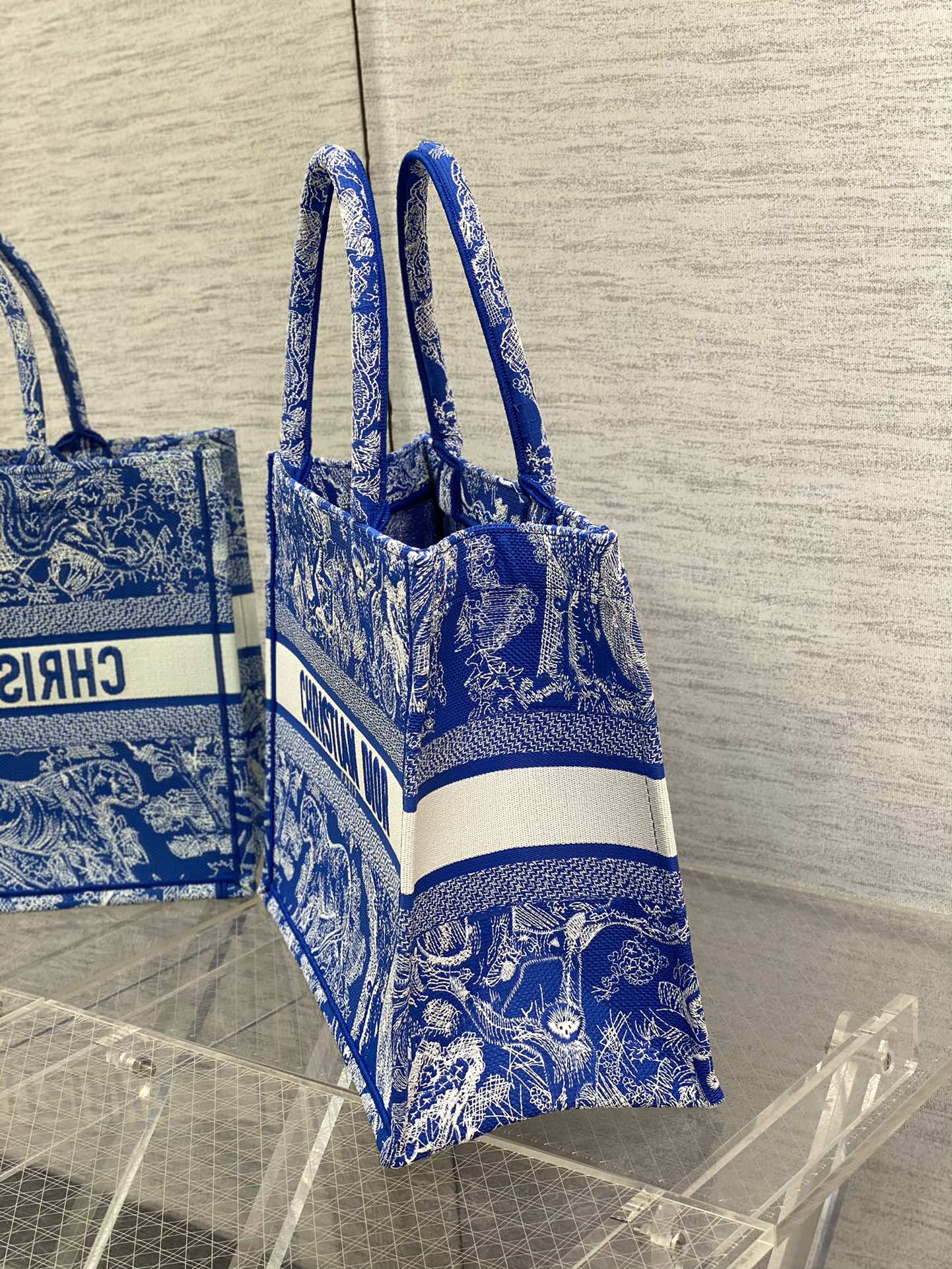 D*or small book tote-36.5cm