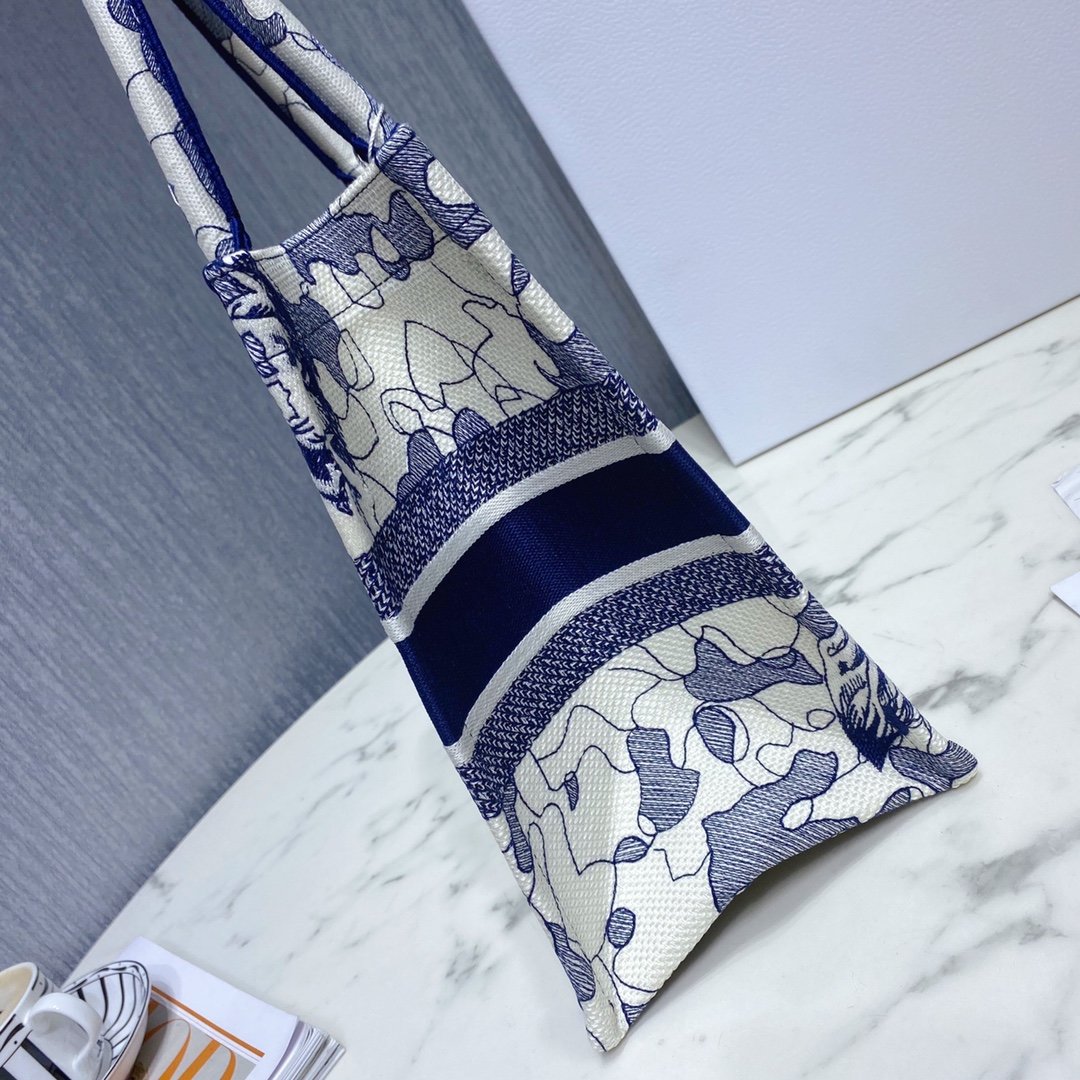 D*or small book tote-36.5cm