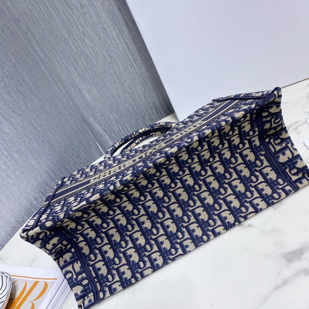 D*or small book tote-36.5cm