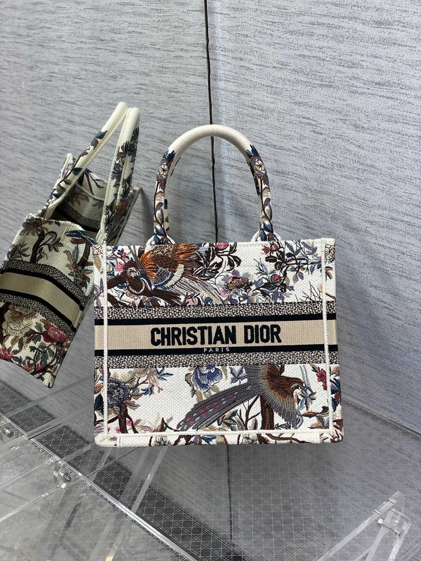 D*or small book tote-26*8*22cm