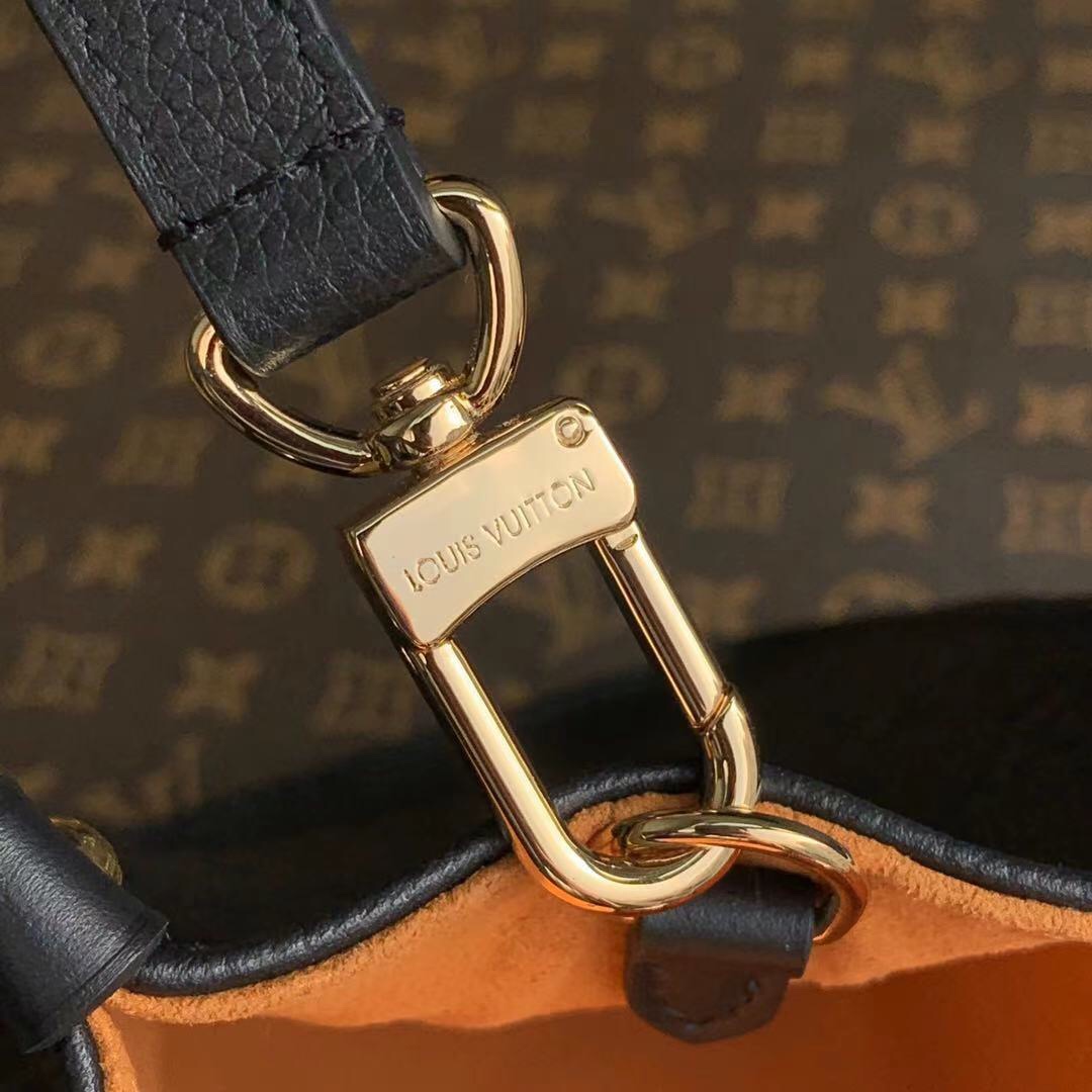 l0*is V*t0n onthego handbag-28*11*19cm