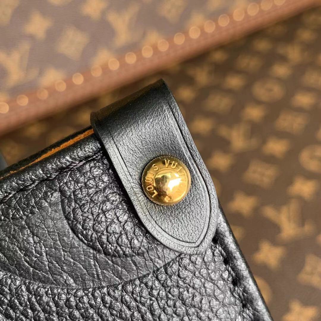 l0*is V*t0n onthego handbag-28*11*19cm