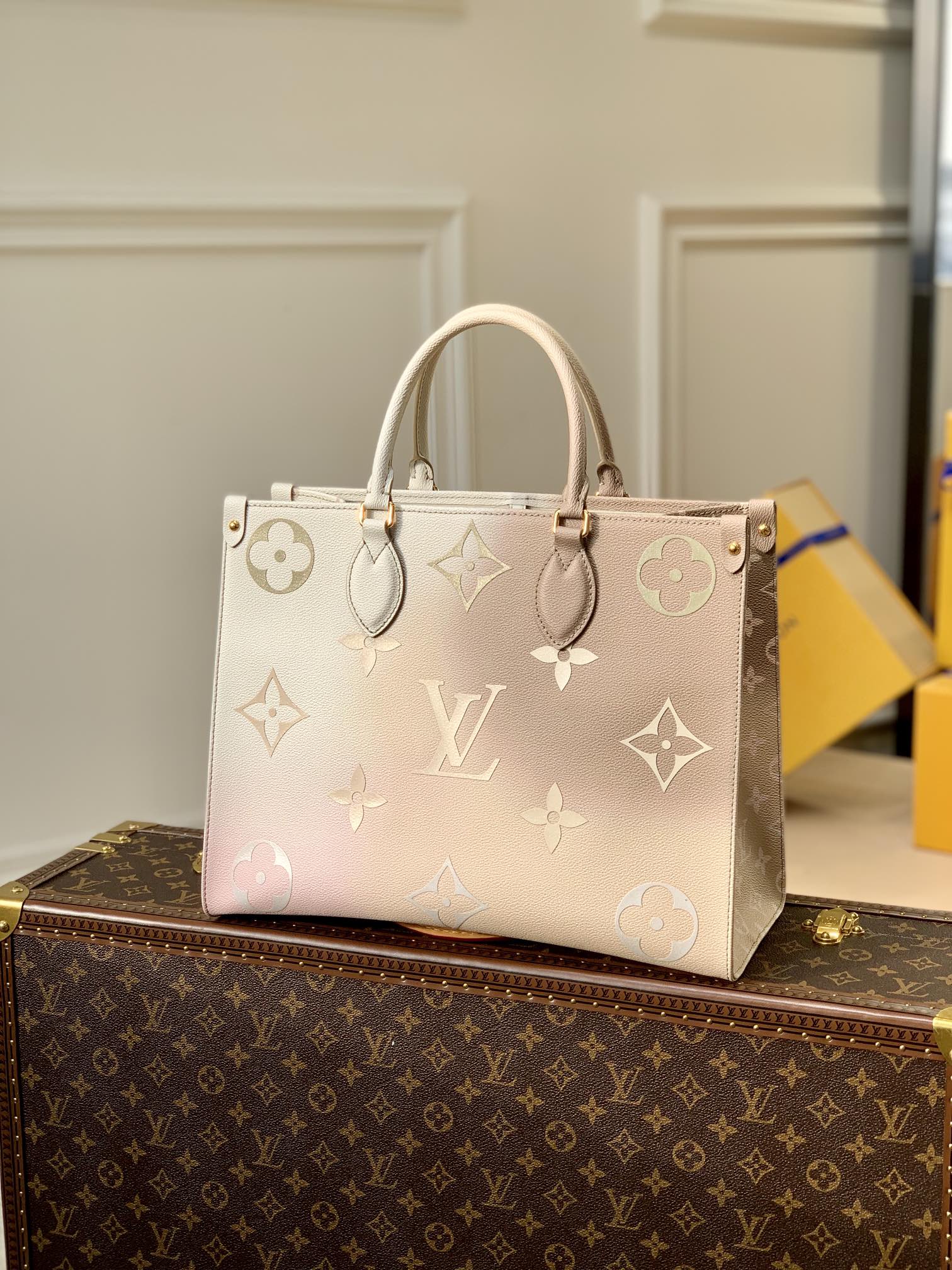 l0*is V*t0n onthego handbag-25*19*11.5 cm