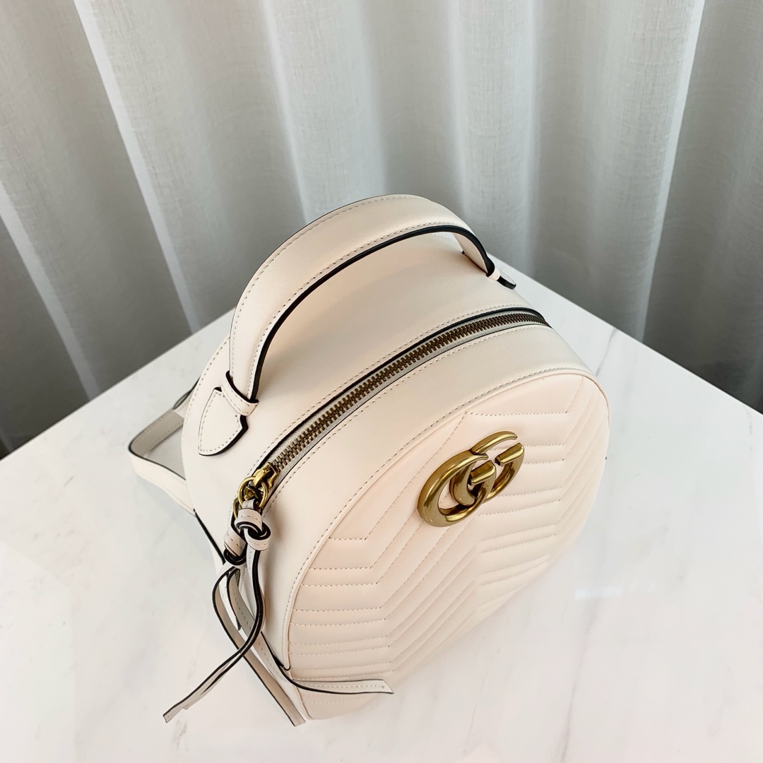 G*u*i backpack-22.5x26x11cm