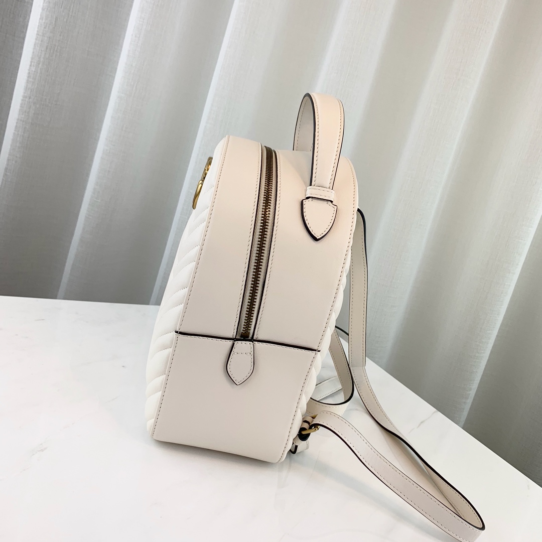 G*u*i backpack-22.5x26x11cm