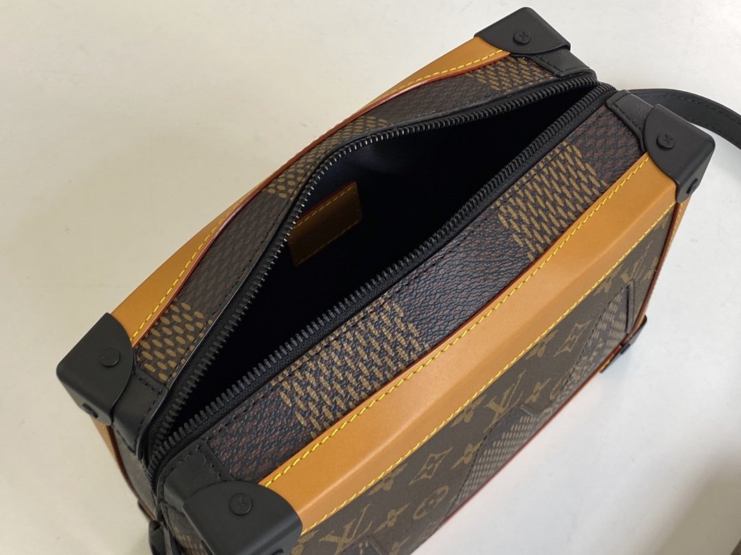 l0*is V*t0n soft trunk-25x17x9.5m