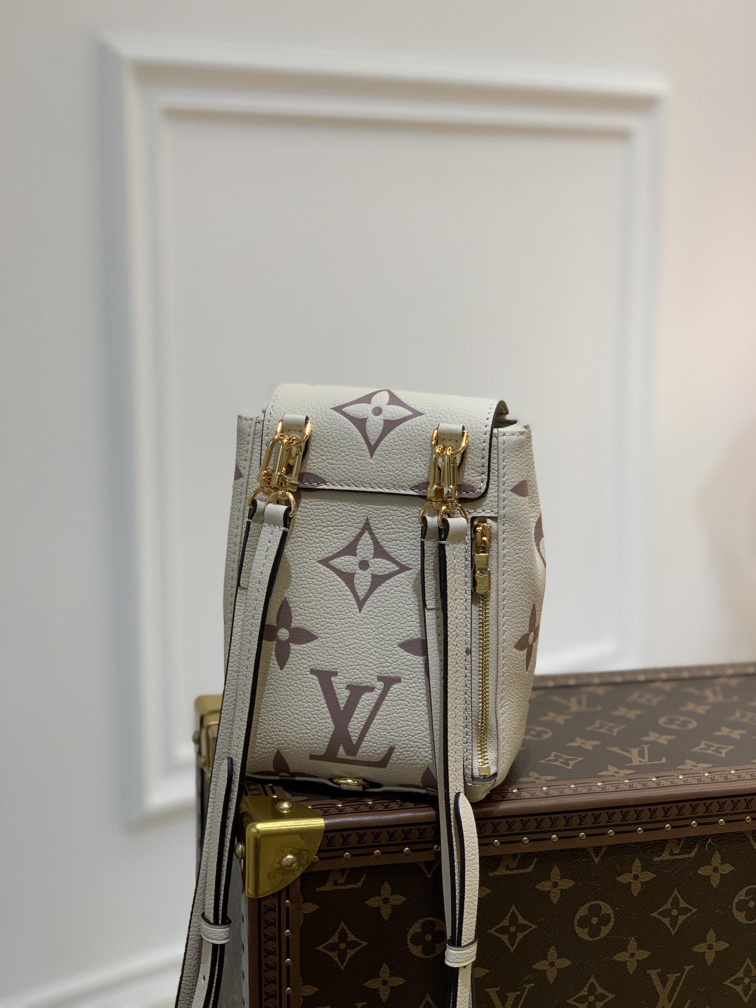 l0*is V*t0n by the pool backpack m80738-13*19*8cm