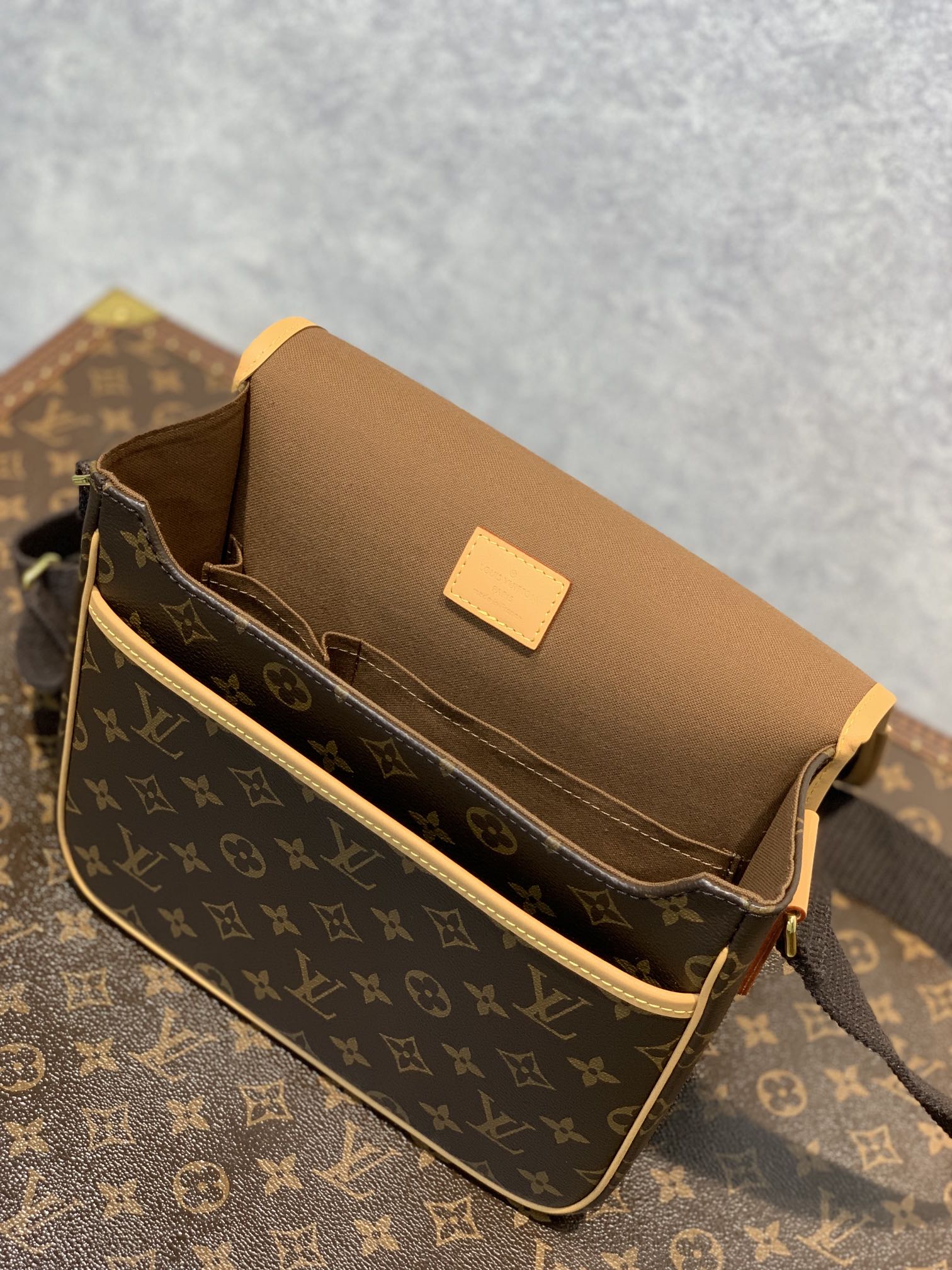 l0*is V*t0n m40106 vintage bag-25×9×21cm