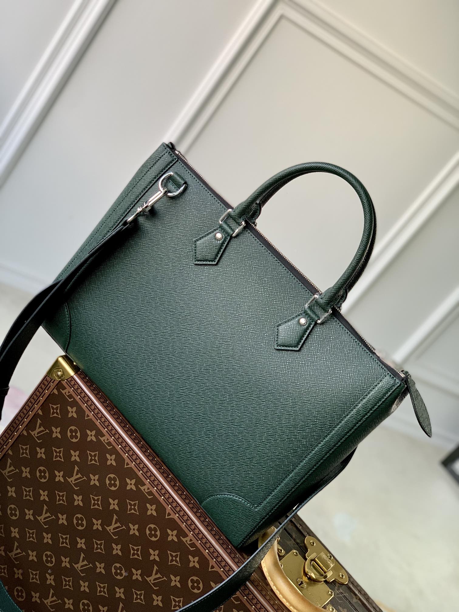 l0*is V*t0n slim briefcase-40 x 29 x 4cm
