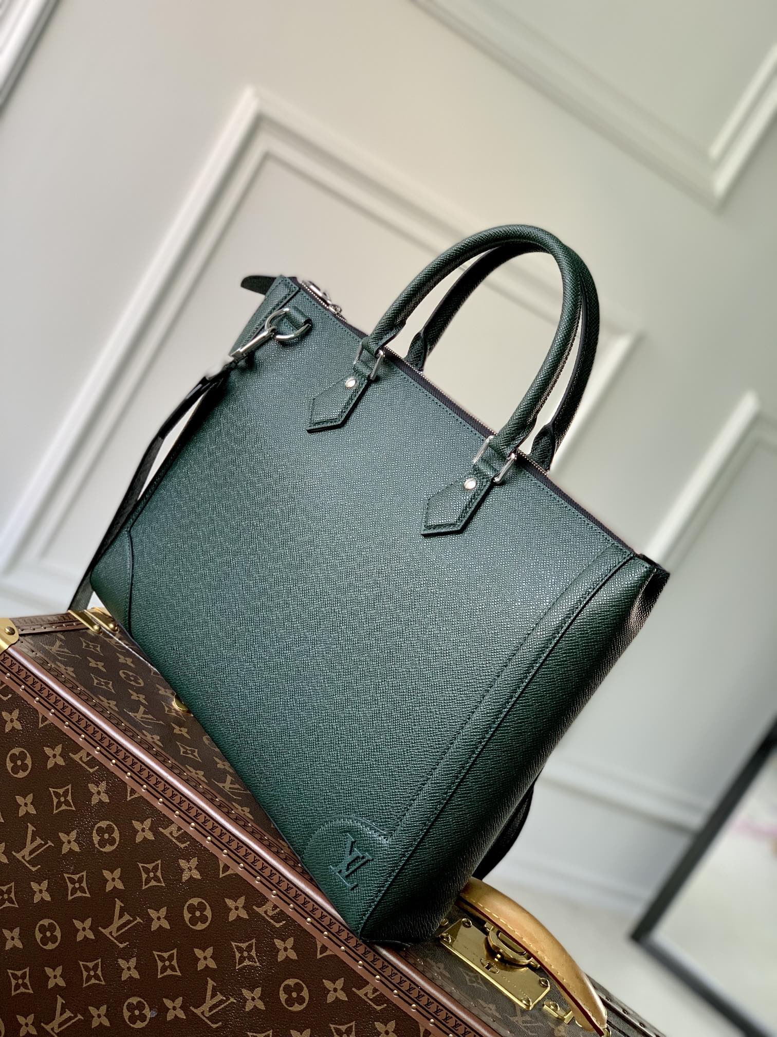l0*is V*t0n slim briefcase-40 x 29 x 4cm