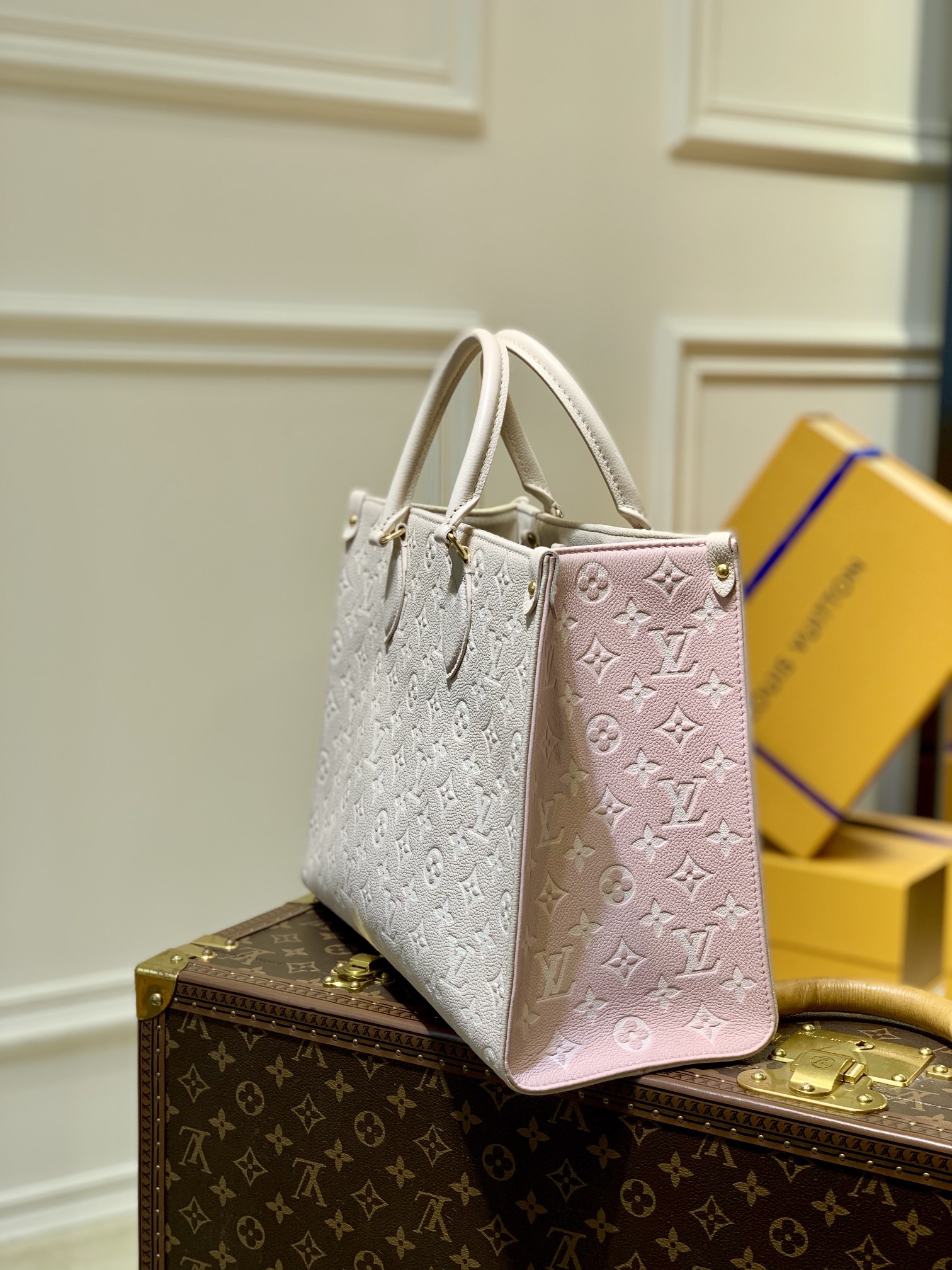 l0*is V*t0n spring in the city onthego handbag-35*27*14cm