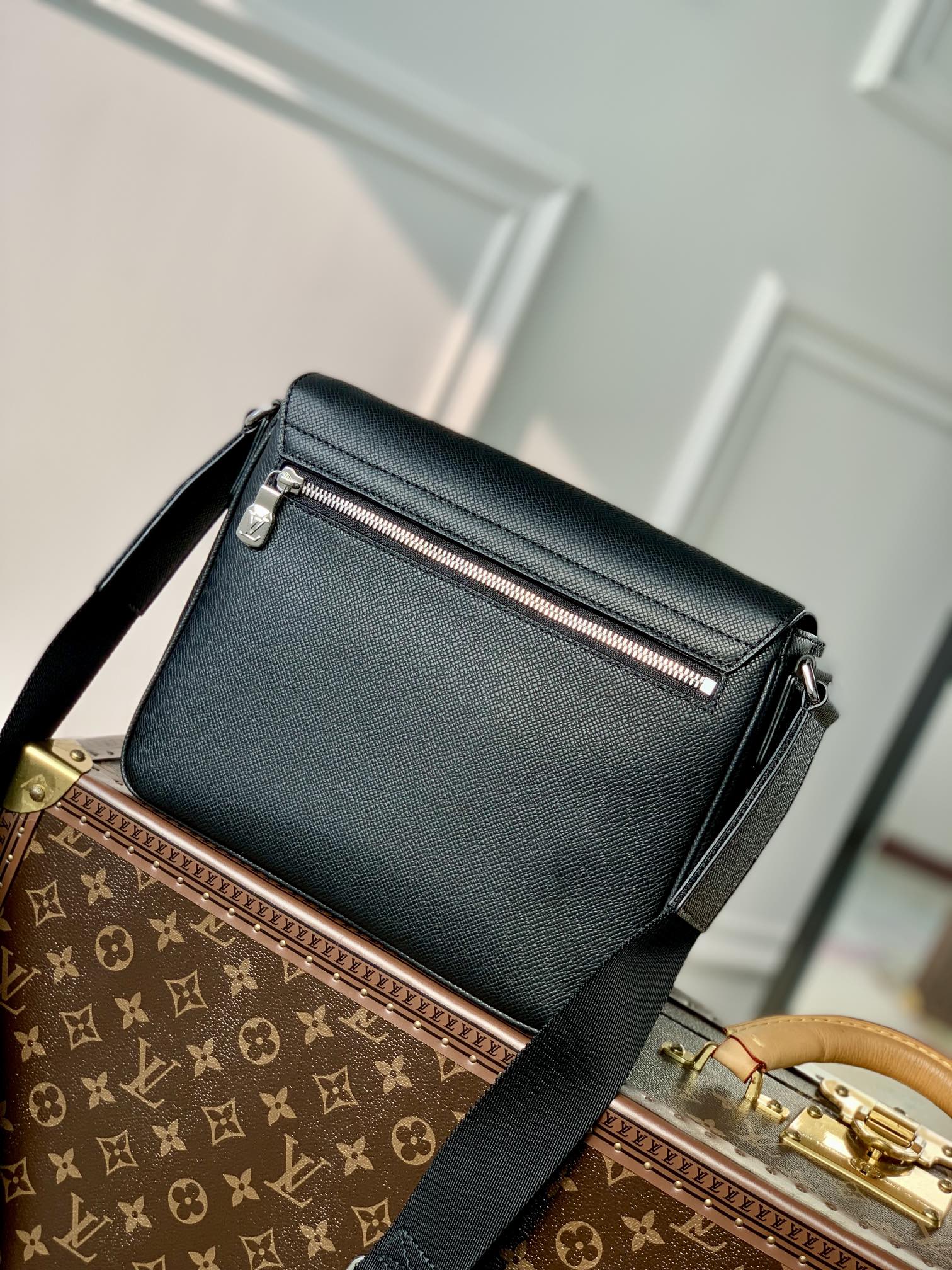 l0*is V*t0n district messenger bag-m46255-26*20*7cm