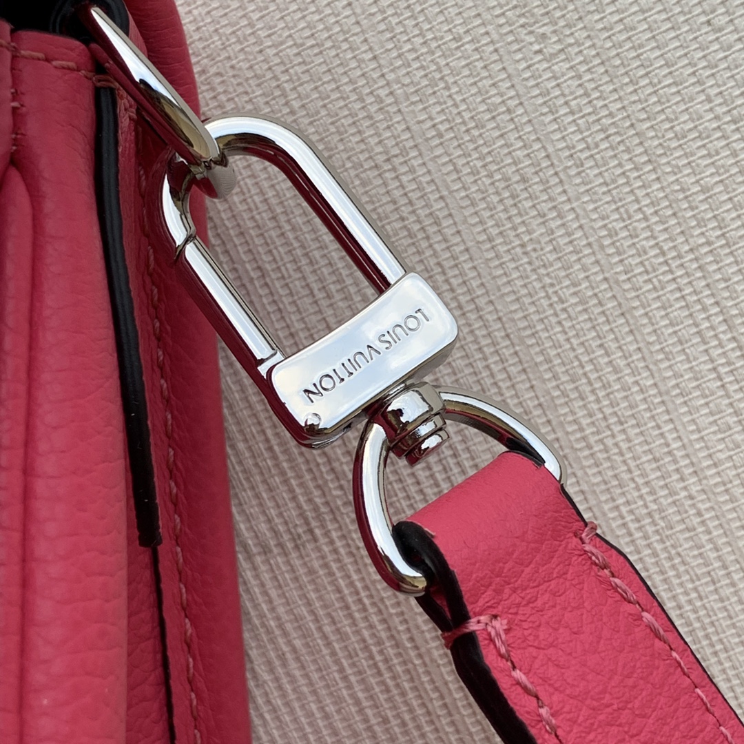l0*is V*t0n buci handbag-24.5 x 15.5 x 9cm