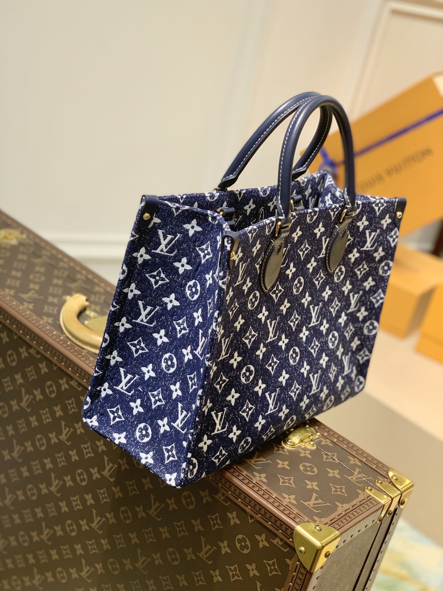 l0*is V*t0n onthego handbag-35*27*14cm