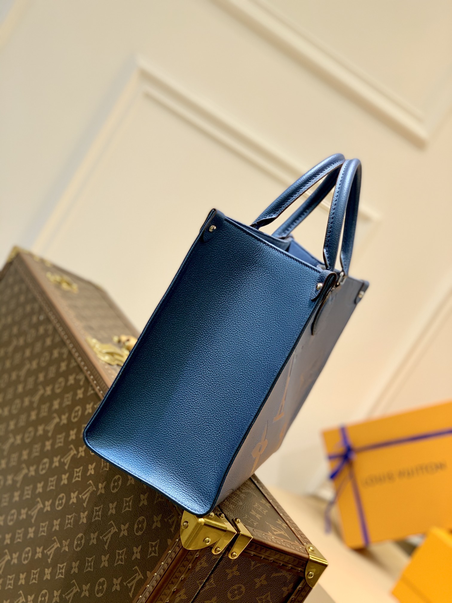 l0*is V*t0n onthego handbag-35*27*14cm