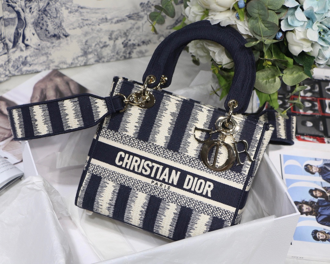 lady D*or bag-24*20*11cm