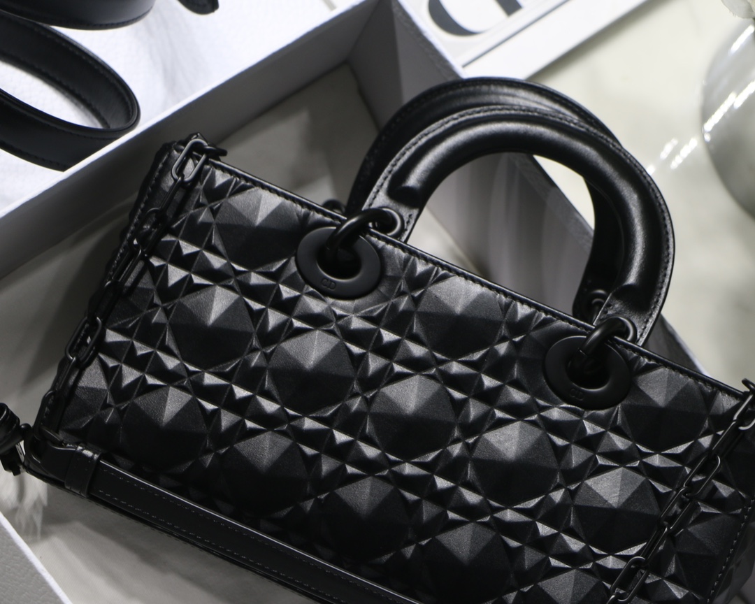 D*or lady bag-26 x 13.5 x 5 cm