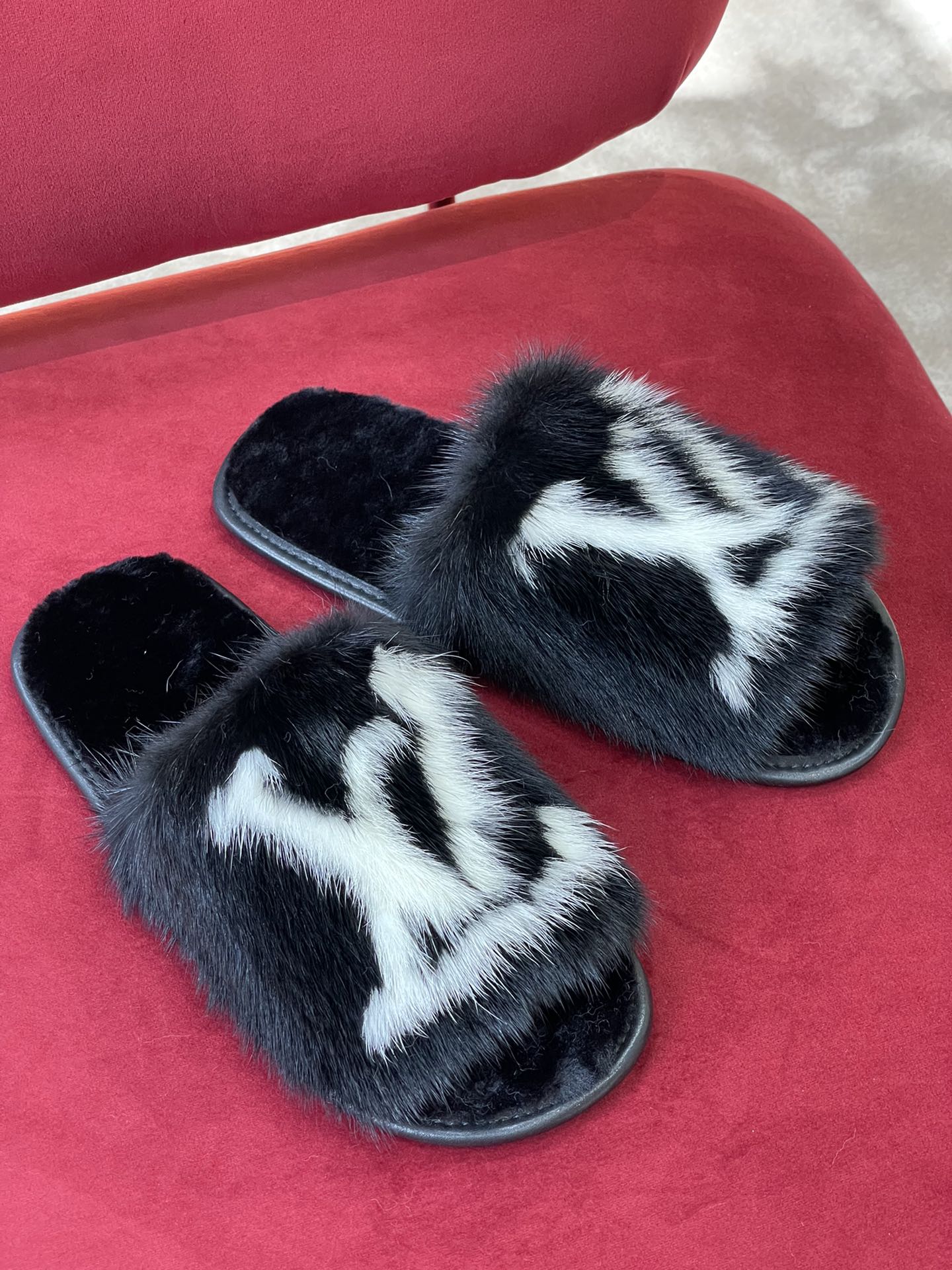 l0*is V*t0n sandals