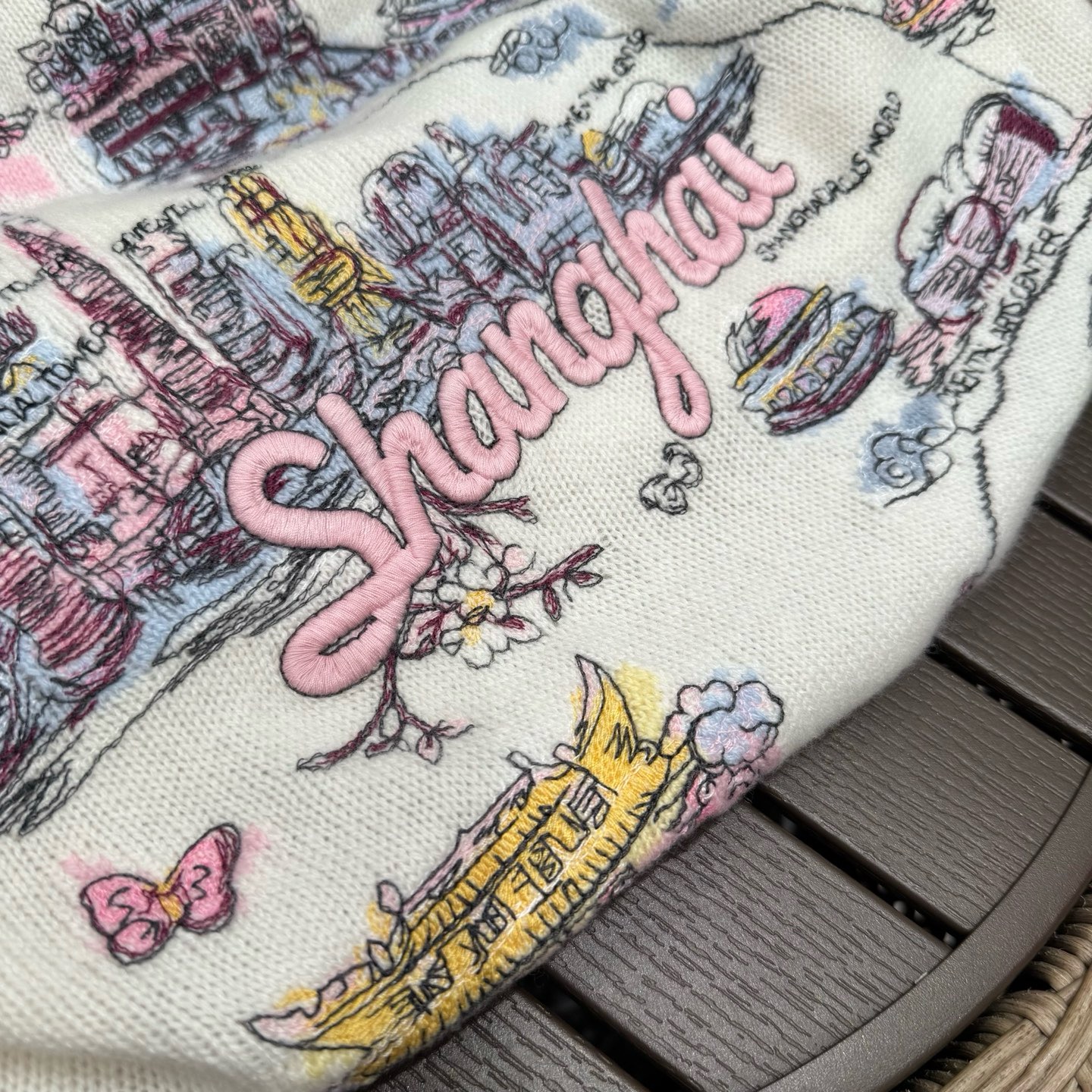 D10r souvenir embroidered sweater