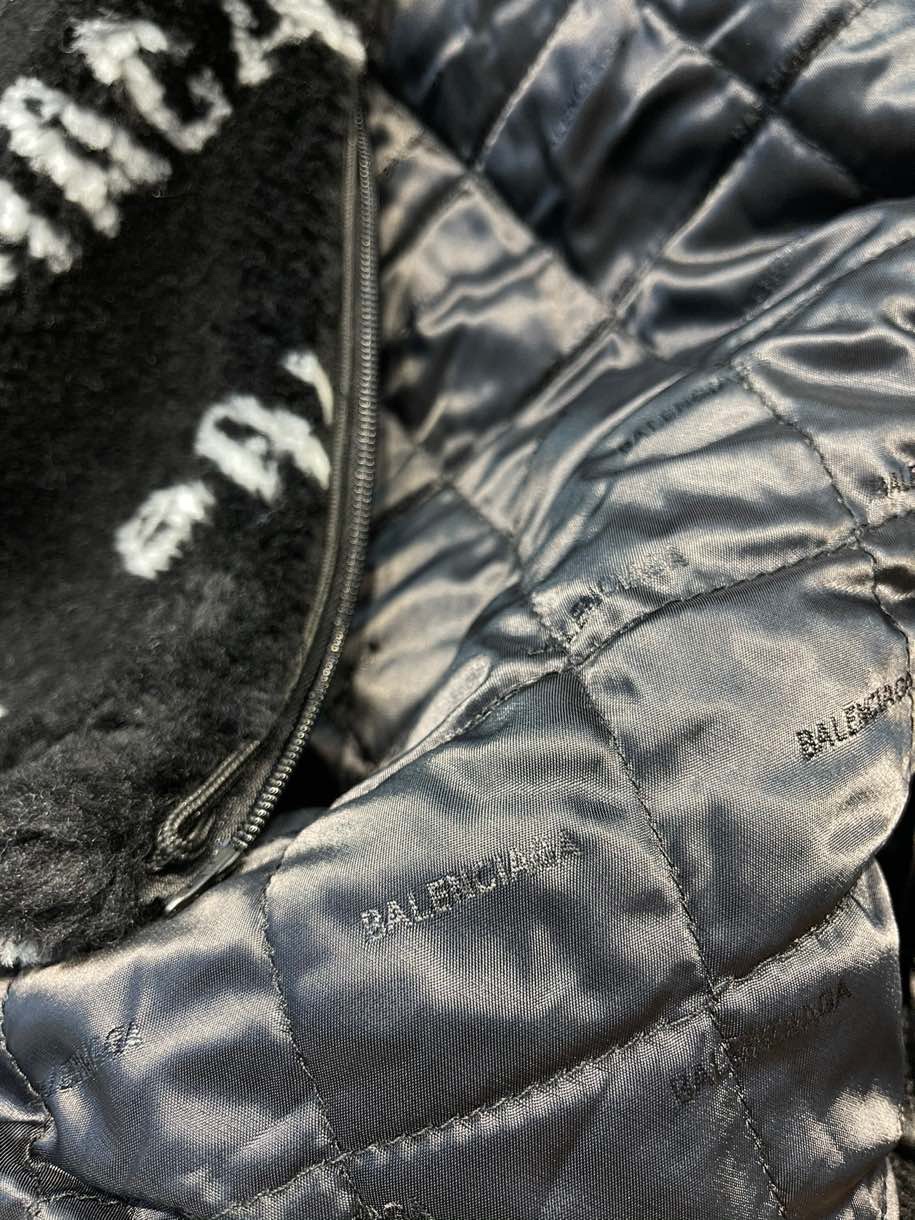 Ba*len*cia*ga fleece