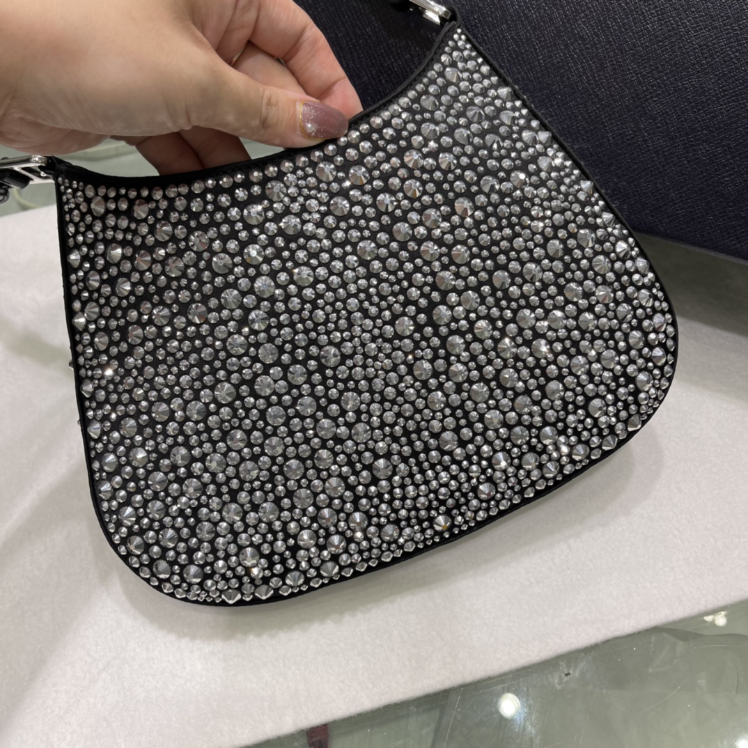 Pra*a cleo handbags-patent leather-23*18*4cm