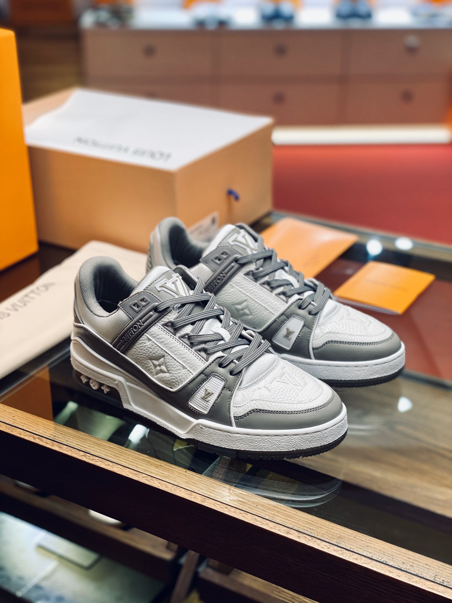 l0*is V*t0n sneakers(eu39-eu45)