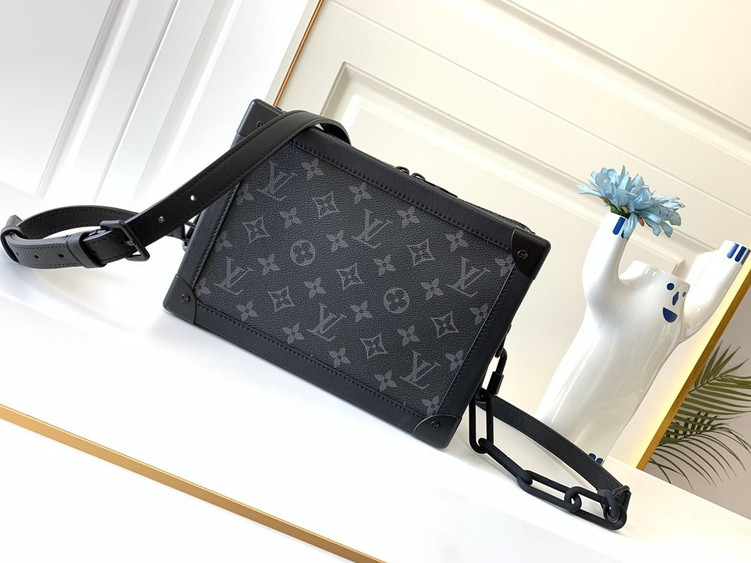 l0*is V*t0n soft trunk-25x17x9.5m