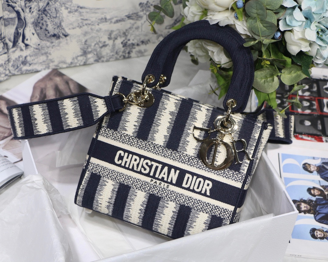 lady D*or bag-24*20*11cm