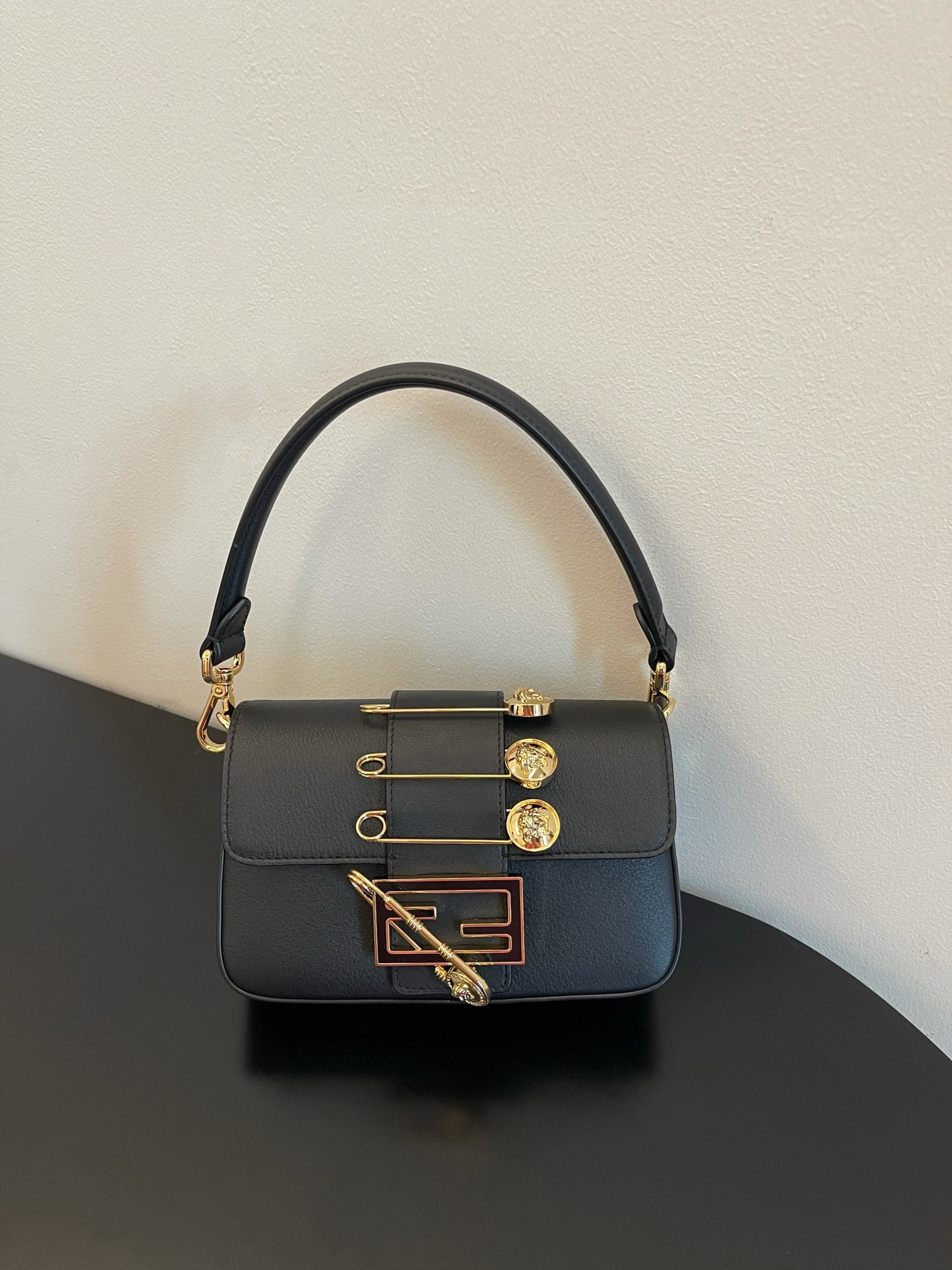 F**di small baguette bag-20x15x9cm