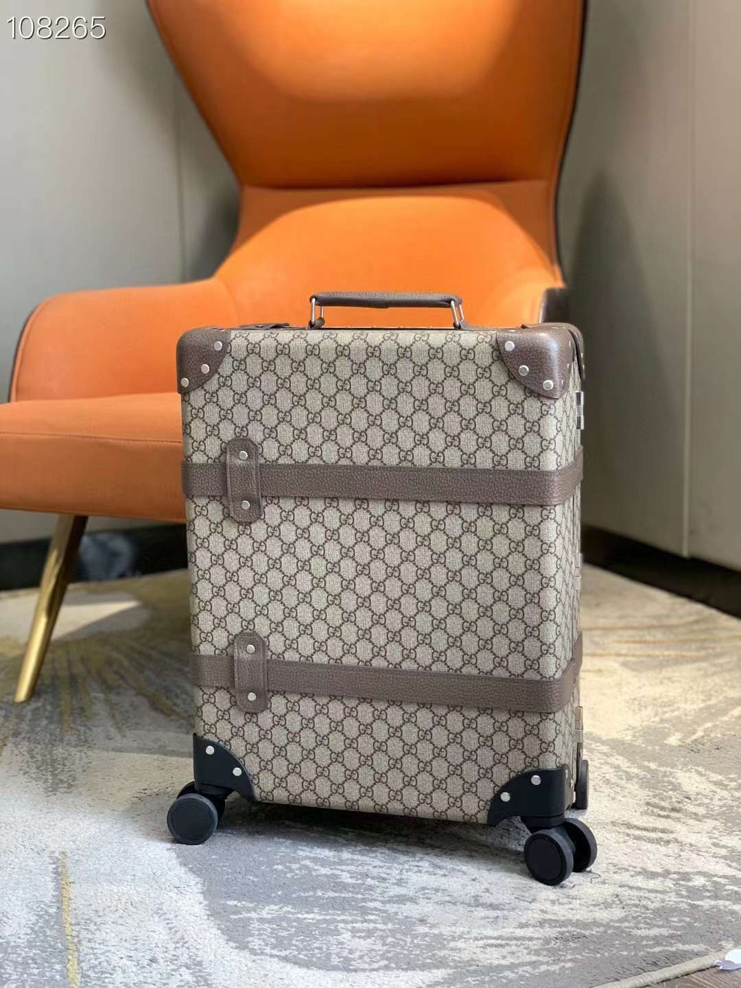 G*u*i globe-trotter travel box