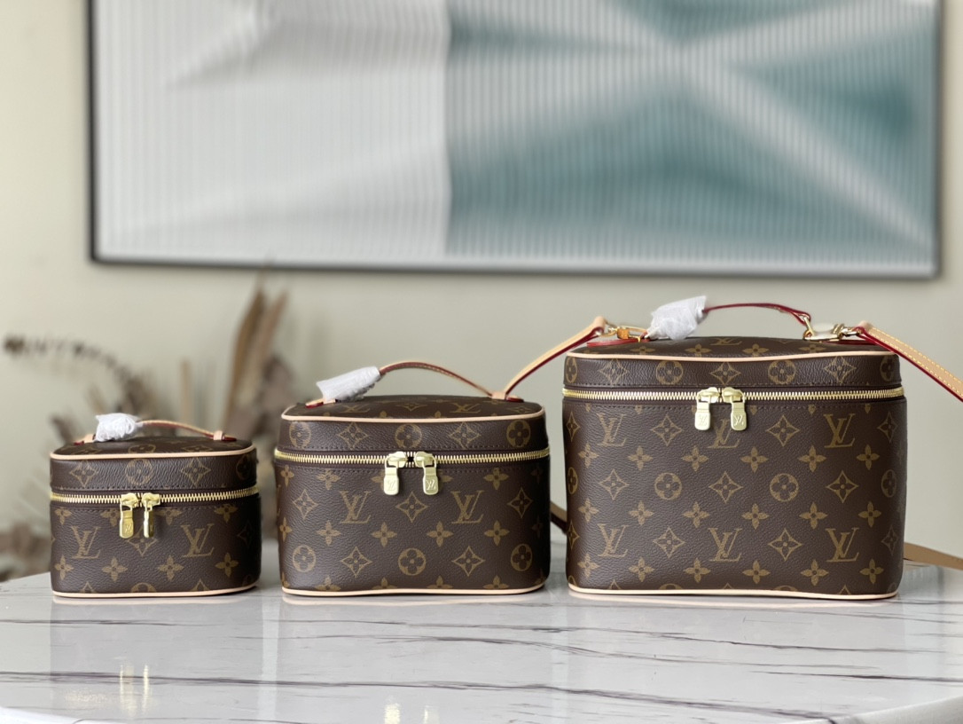 l0*is V*t0n nice cosmetic bag