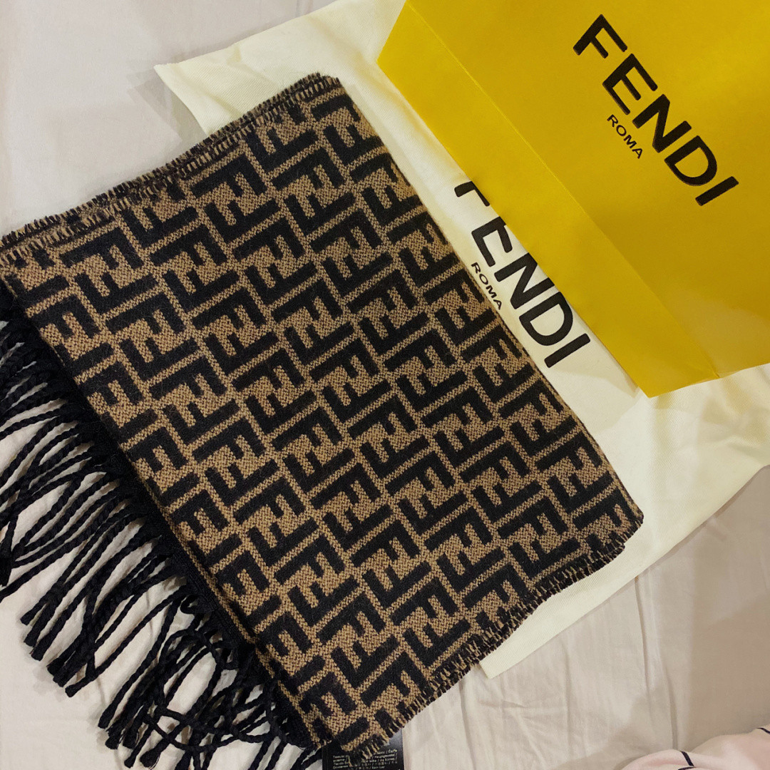 F**di scarf
