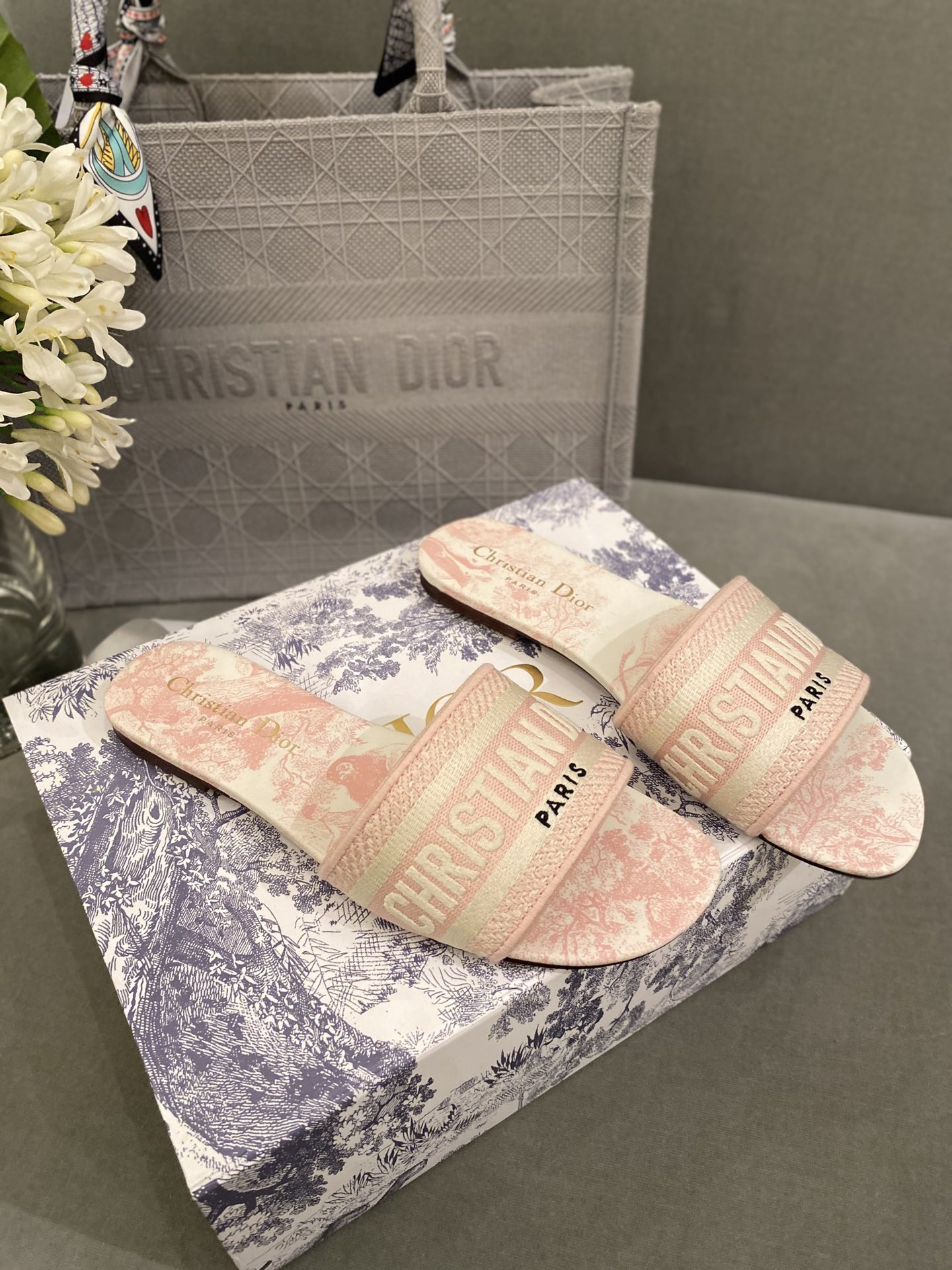D*or slippers