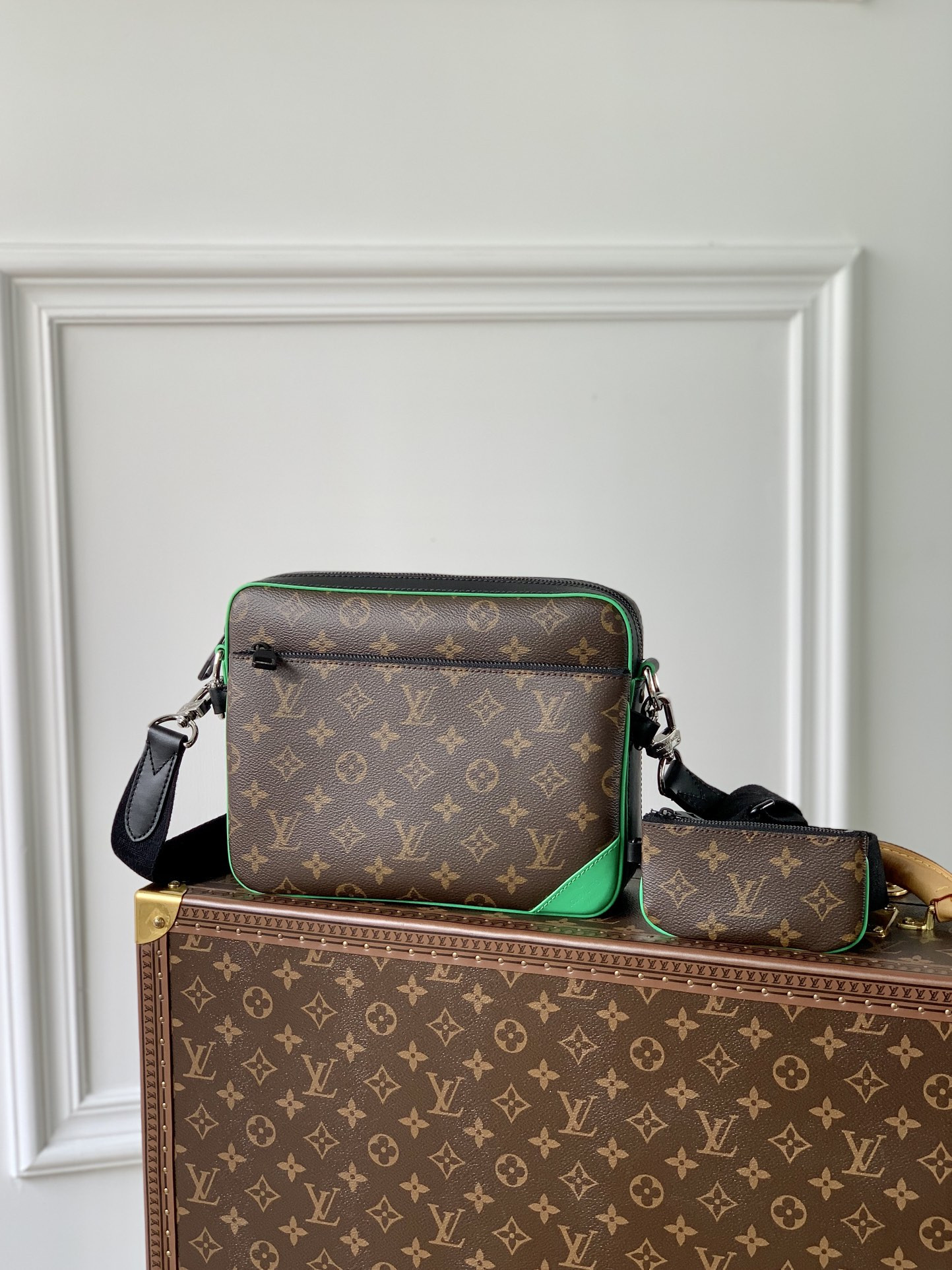 l0*is V*t0ntrio handbag-25*18.5*7cm