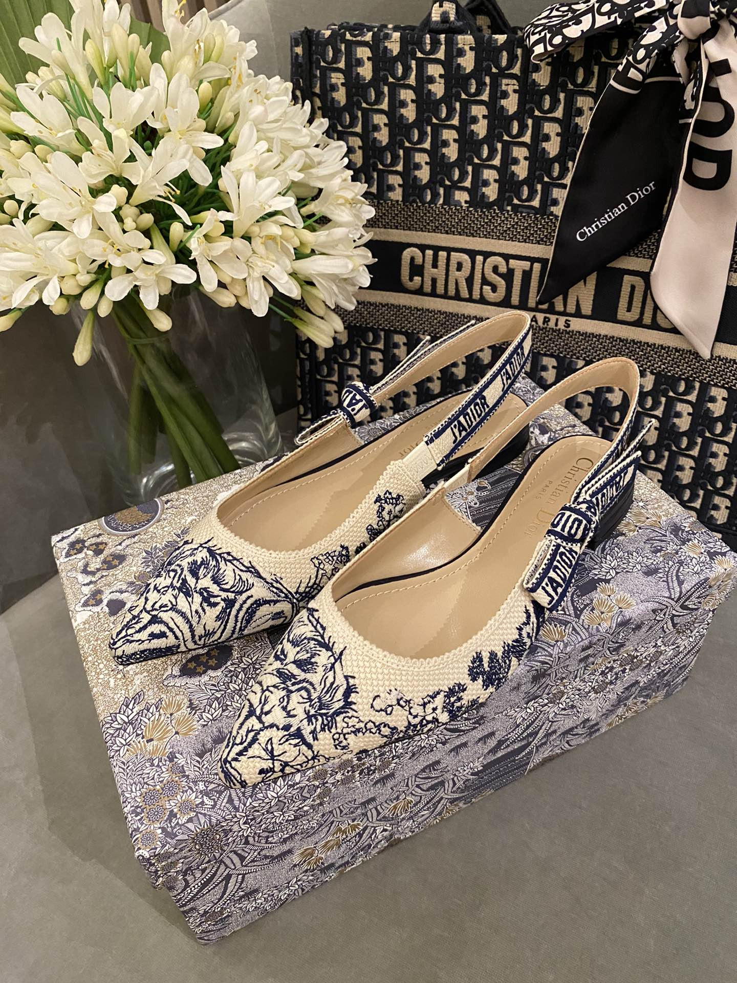 D*or flap shoes