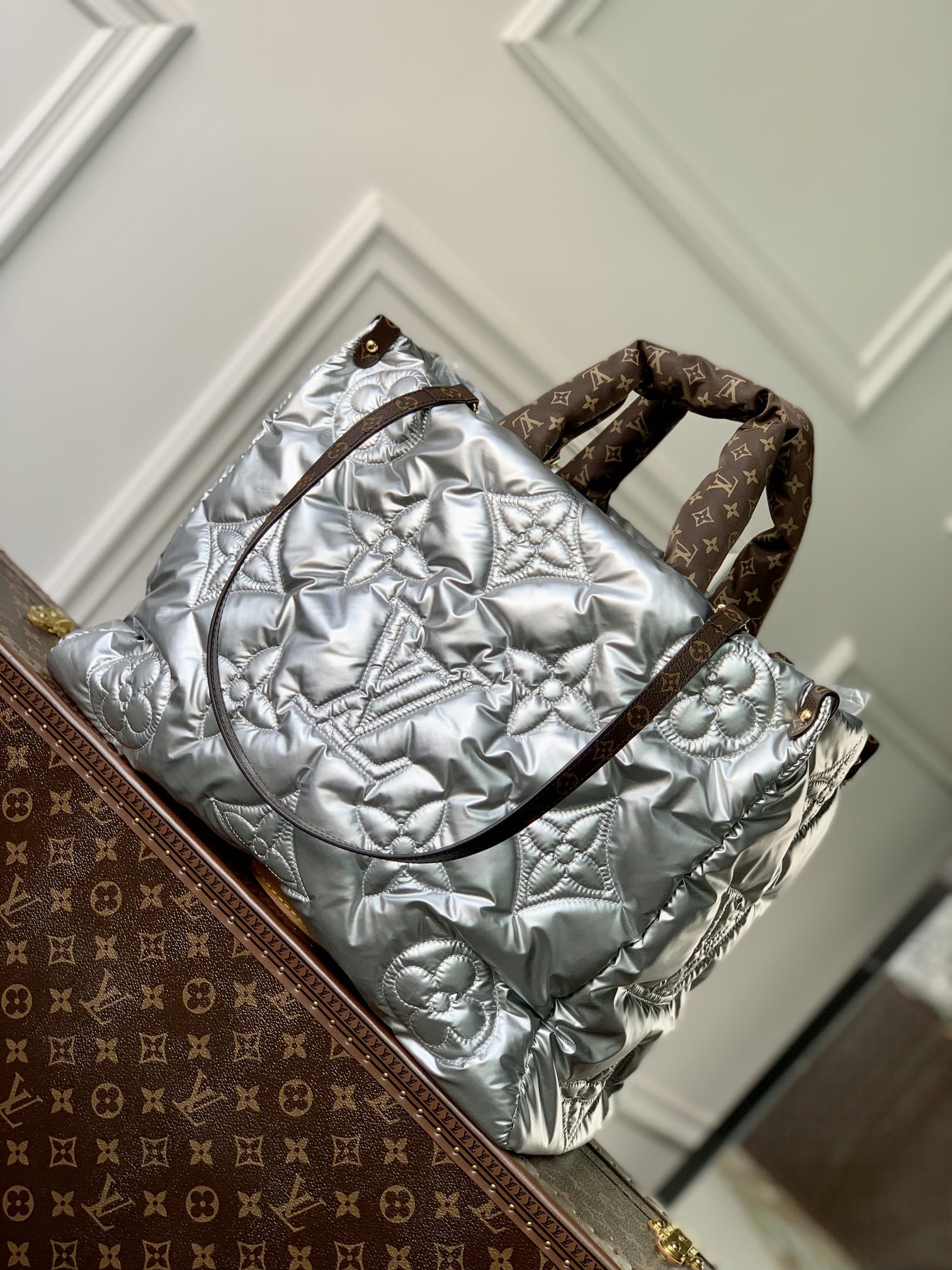 l0*is V*t0n onthego handbag-41*34*19cm