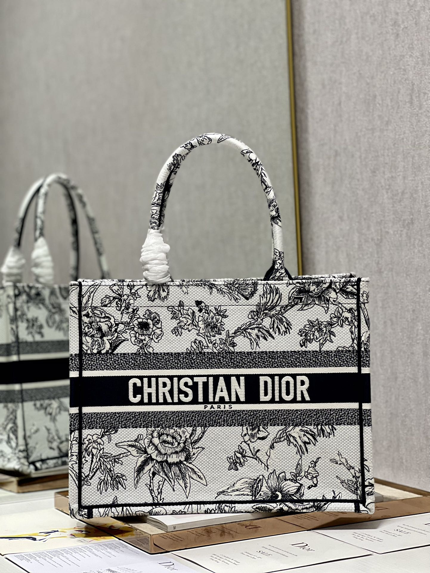 D*or small book tote-36*18*28cm